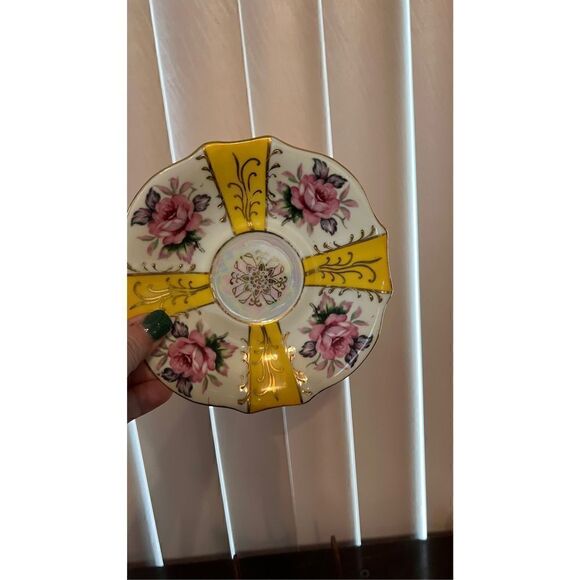 VINTAGE IRIDESCENT YELLOW TEA CUP AND SAUCER WITH ROSES - Picture 4 of 8